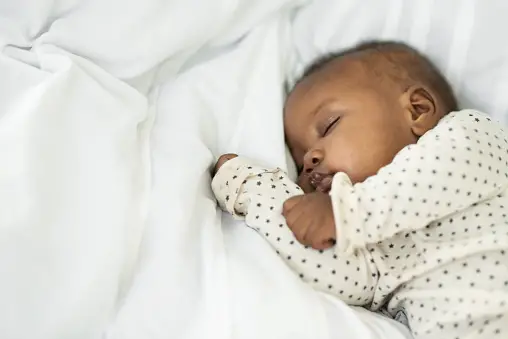 do babies sleep better in the dark