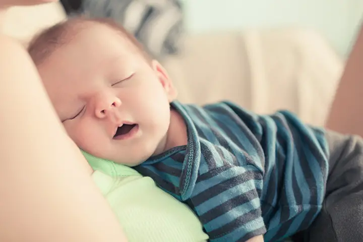 can newborns sleep on their side