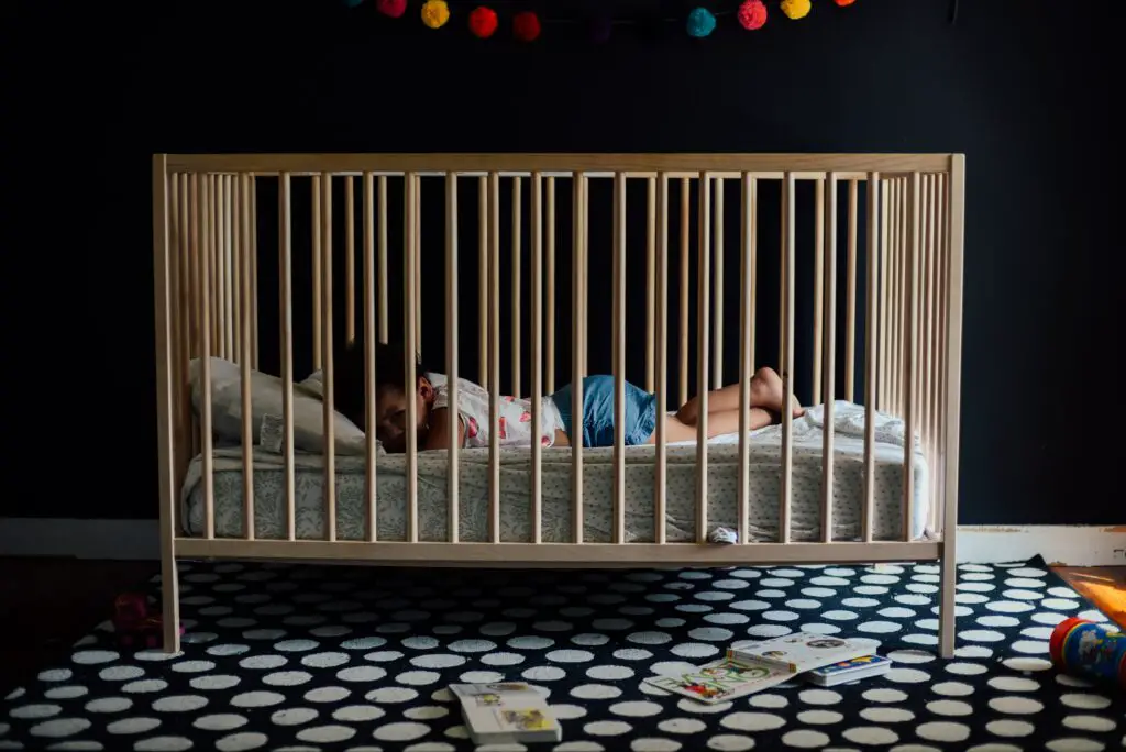 what color light helps babies sleep