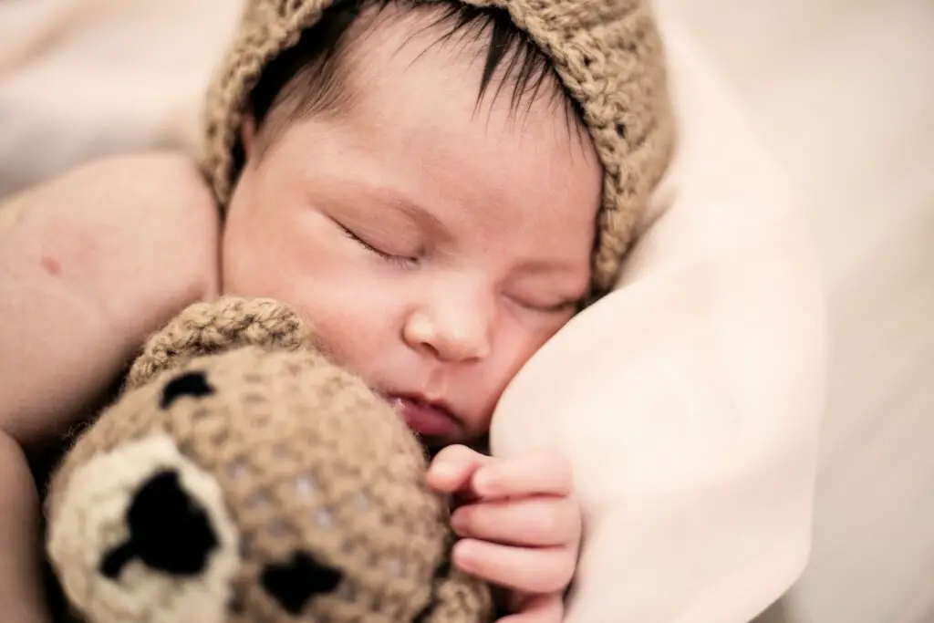 can newborns sleep on their side
